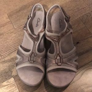 Clarks Taupe Velcro Strap Sandals Sz 9M